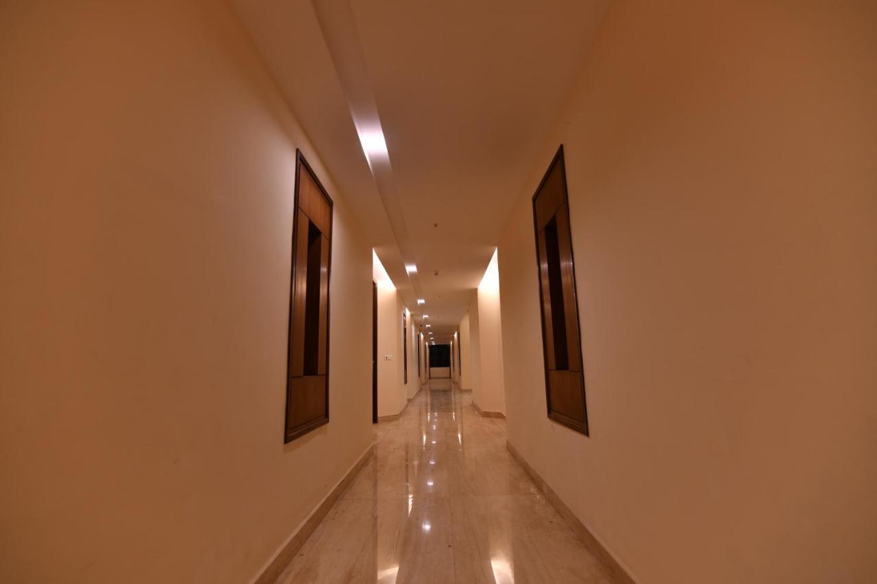 Hotel Krishna Palace Ayodhya Extérieur photo