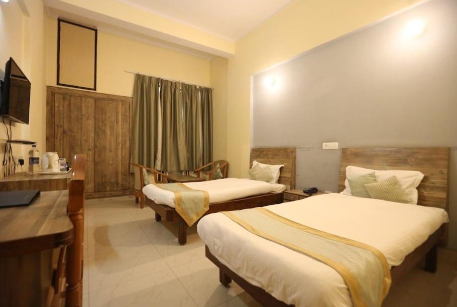 Hotel Krishna Palace Ayodhya Extérieur photo