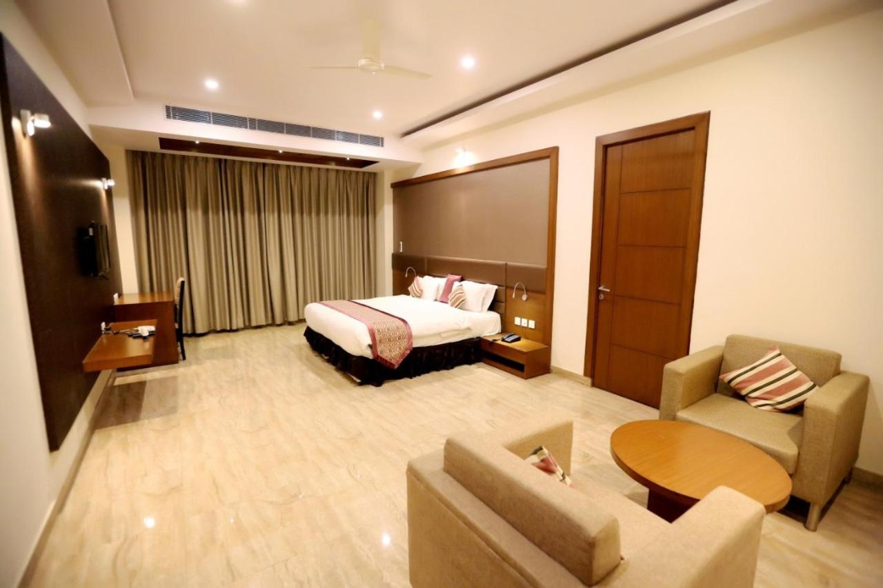 Hotel Krishna Palace Ayodhya Extérieur photo