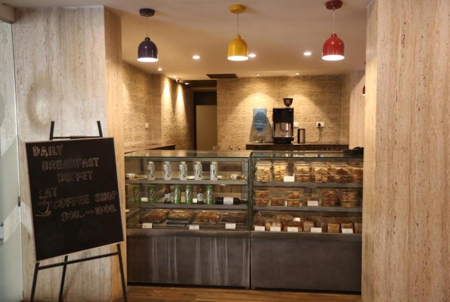 Hotel Krishna Palace Ayodhya Extérieur photo
