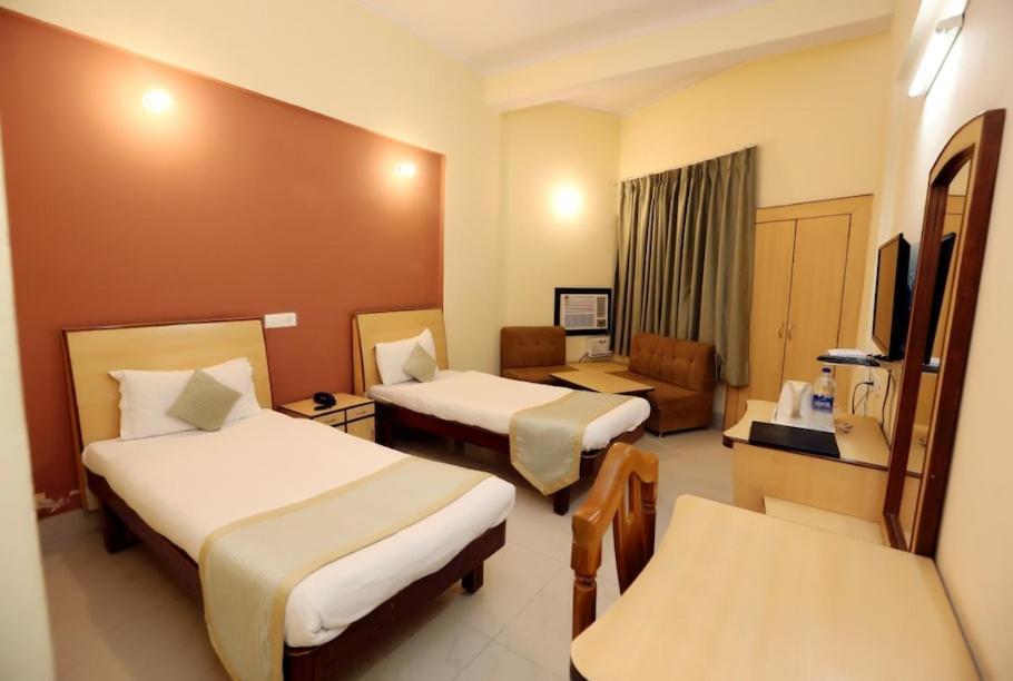 Hotel Krishna Palace Ayodhya Extérieur photo