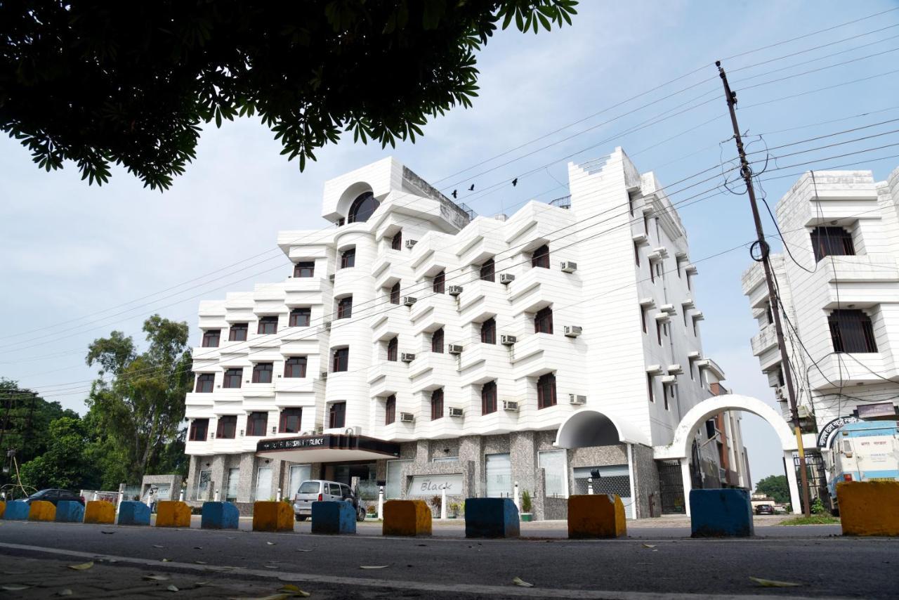 Hotel Krishna Palace Ayodhya Extérieur photo